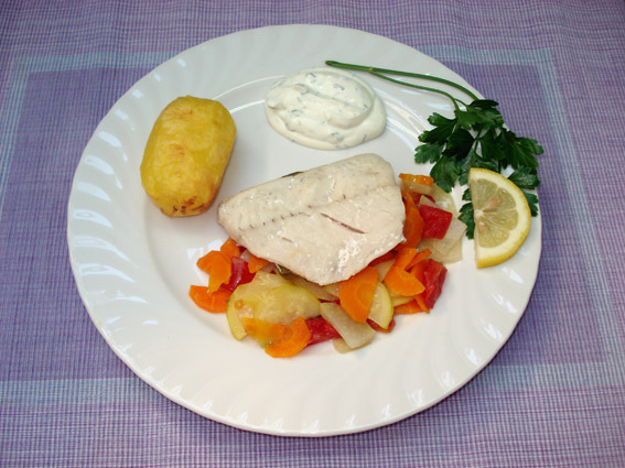 Fisch in Alufolie mit Folienkartoffeln und Kräuterquark