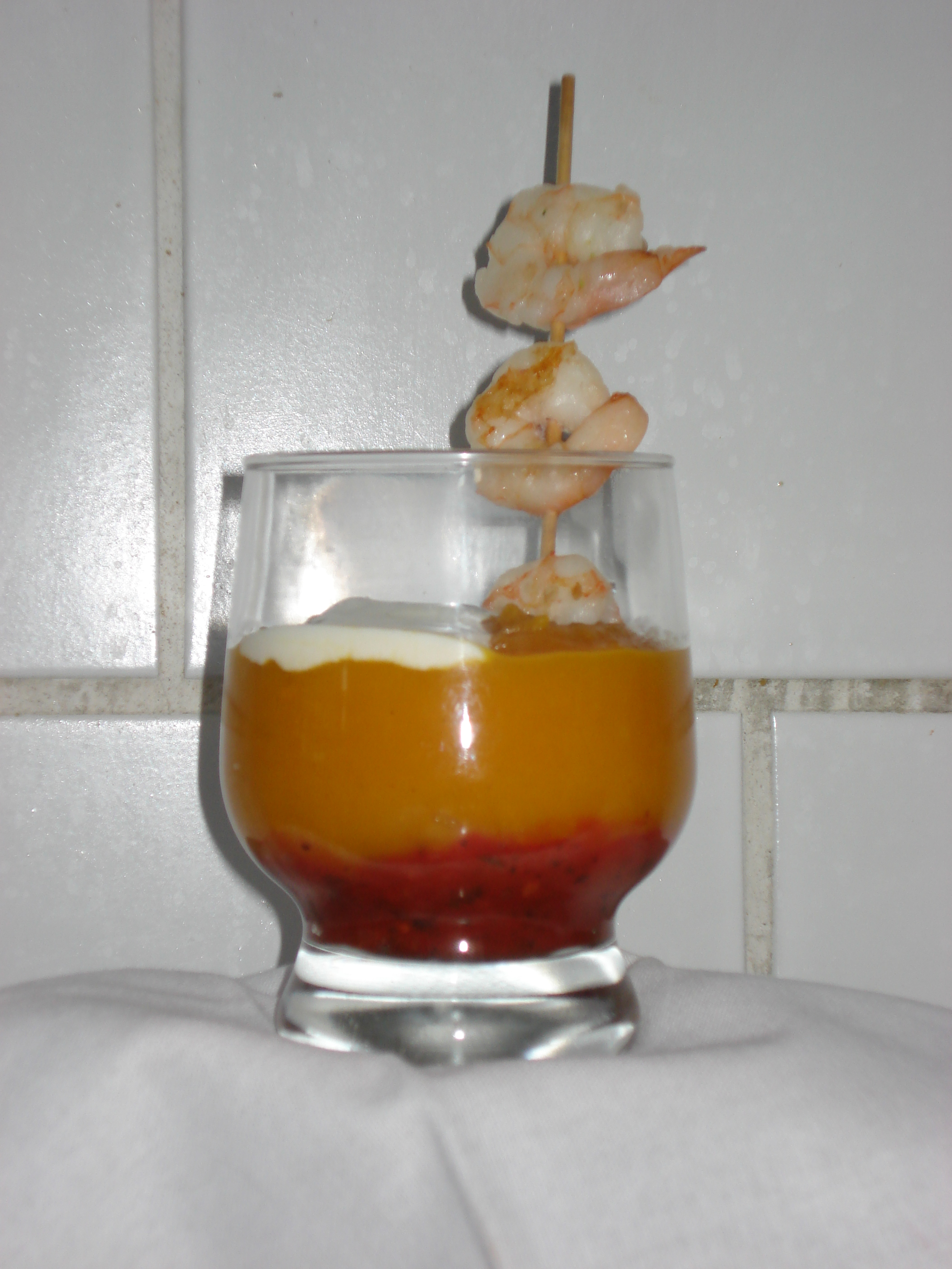 Kürbis-Tomaten-Suppe mit Garnelen